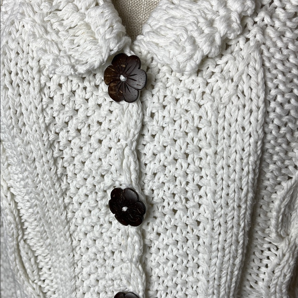 HANDKNITS BY EASTWINDS
Vintage 100% Cotton Cable Knit Flower Button Cardigan S - Picture 6 of 11